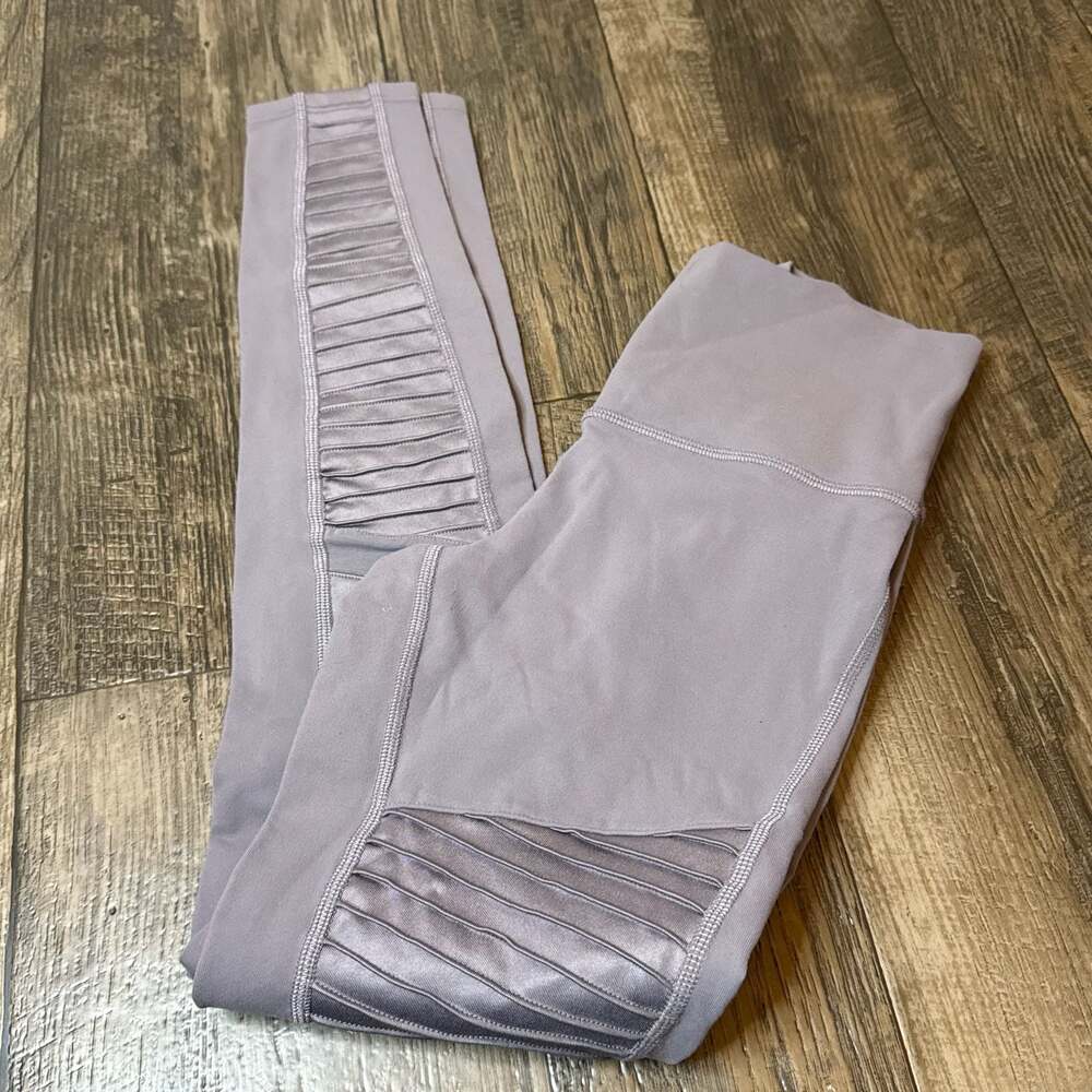 Alo Yoga High-Waist Moto Leggings in Lavender Small